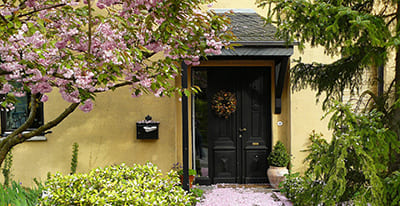 Porte d'entrée sécurisée avec Stores 19 à Paris